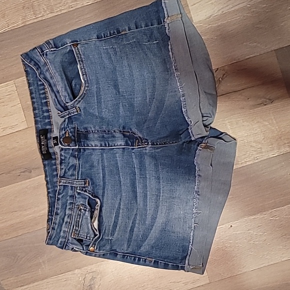 Judy Blue Cuffed Denim Jean Shorts Size 31 - Picture 2 of 5